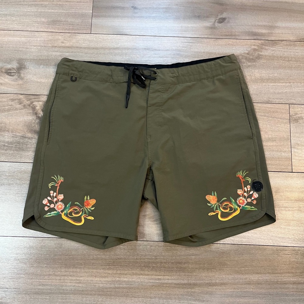 Roark The Chiller Boardshorts Mens 38 Olive Green Snake Floral 7.5"